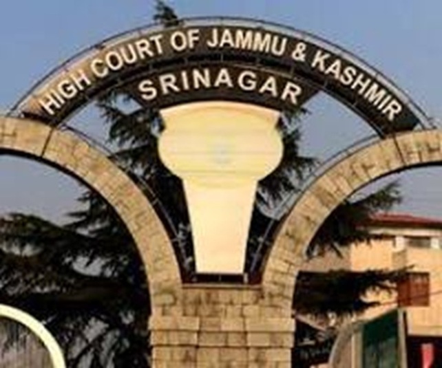 'DB sets aside Rs 4 crore land compensation order of  Single Bench judgment '